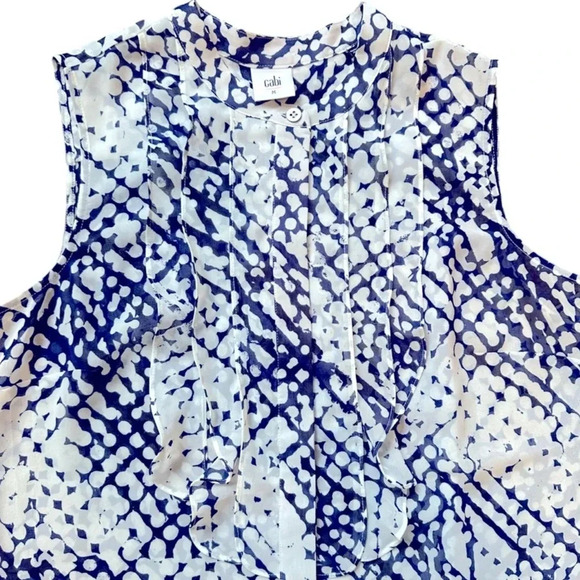 CABI style #5531 Venture Blouse sleeveless button front ruffle accent sz Medium - Picture 3 of 6